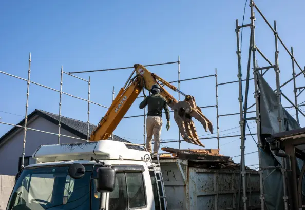 現場で作業する様子