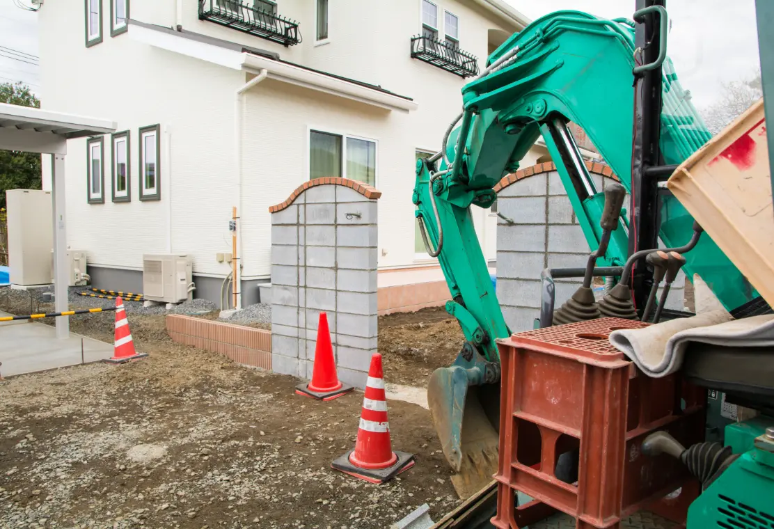解体後の土地を整える外構工事と住宅リフォームの事例