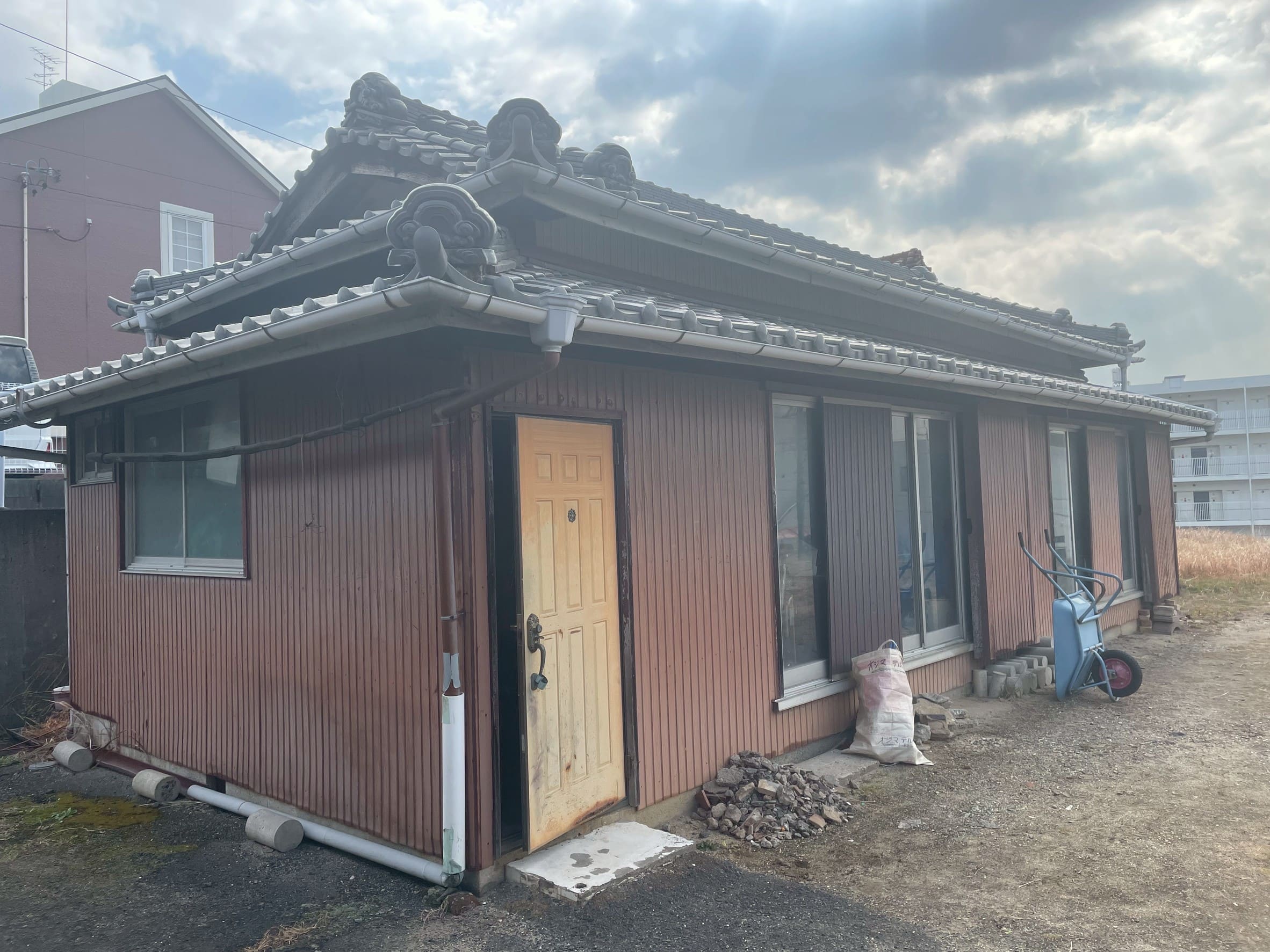 施工前：<br />
<b>Warning</b>:  Undefined variable $works_name in <b>/home/shoken0106/keyness.jp/public_html/wp-content/themes/keyness/front-page.php</b> on line <b>605</b><br />
